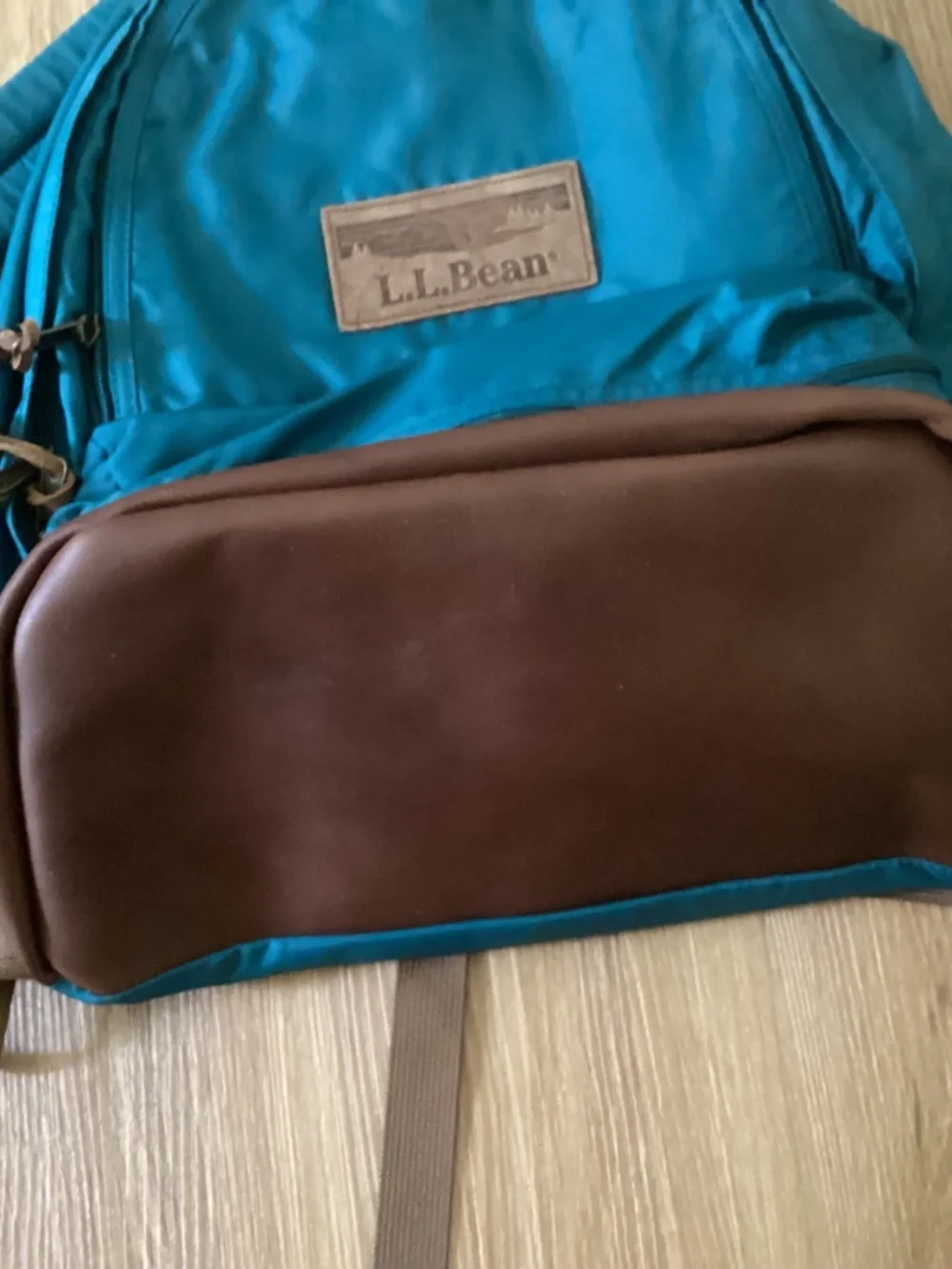 L.L. Bean Backpack & Leather Blanket Strap Bedroll Hiking Outdoor Green Leather - Picture 5 of 14